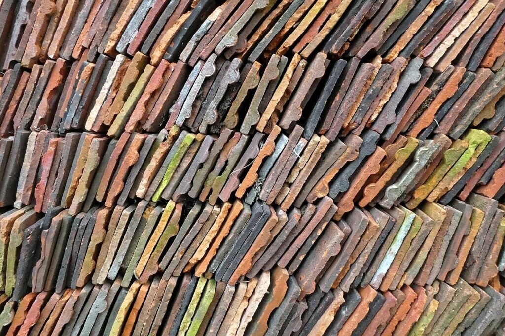 Tuiles et détails de couverture — photographie d’illustration